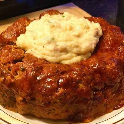 meatloaf in the shape of a ring with the middle filled with mashed potatoes